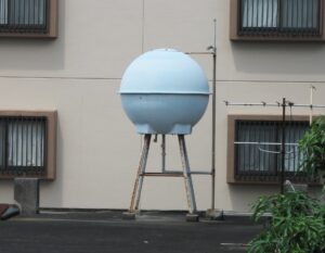 成功する沖縄移住】屋根に鎮座する水タンクの光と影を理解しておこう 